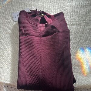 🆕Ted Baker High Neck Ribbed Sweater
Size 3